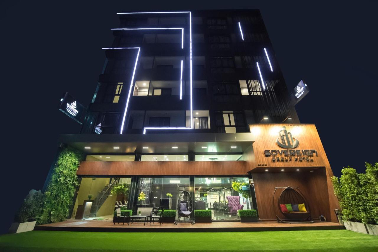 Sovereign Group Hotel At Pratunam Banguecoque Exterior foto